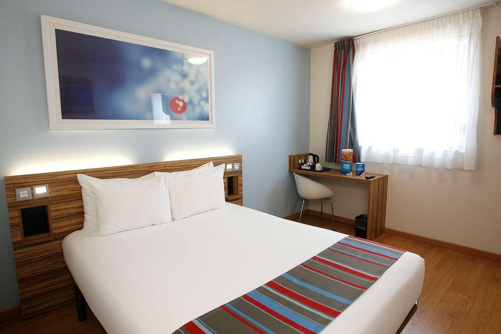 Travelodge Barcelona Poblenou Room photo